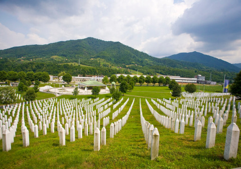 Srebrenica: Gemeinsames Engagement von USA und Bosnien für ein Denkmal der Erinnerung